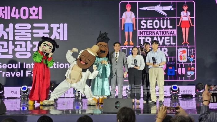 [크기변환]0610 안동시  제40회 서울국제관광전 최우수 이벤트상 수상 (1).jpg