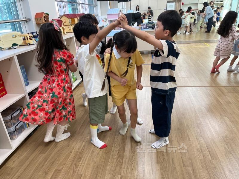 2.경북교육청, 67교 교육과정 선도학교 운영에 주력!(미래 역량 강화를 위한 창의적인 학교 교육과정 운영 지원)(놀이중심 교육과정 선도학교 운영 모습_포항 흥해서부초등학교)_03.jpg