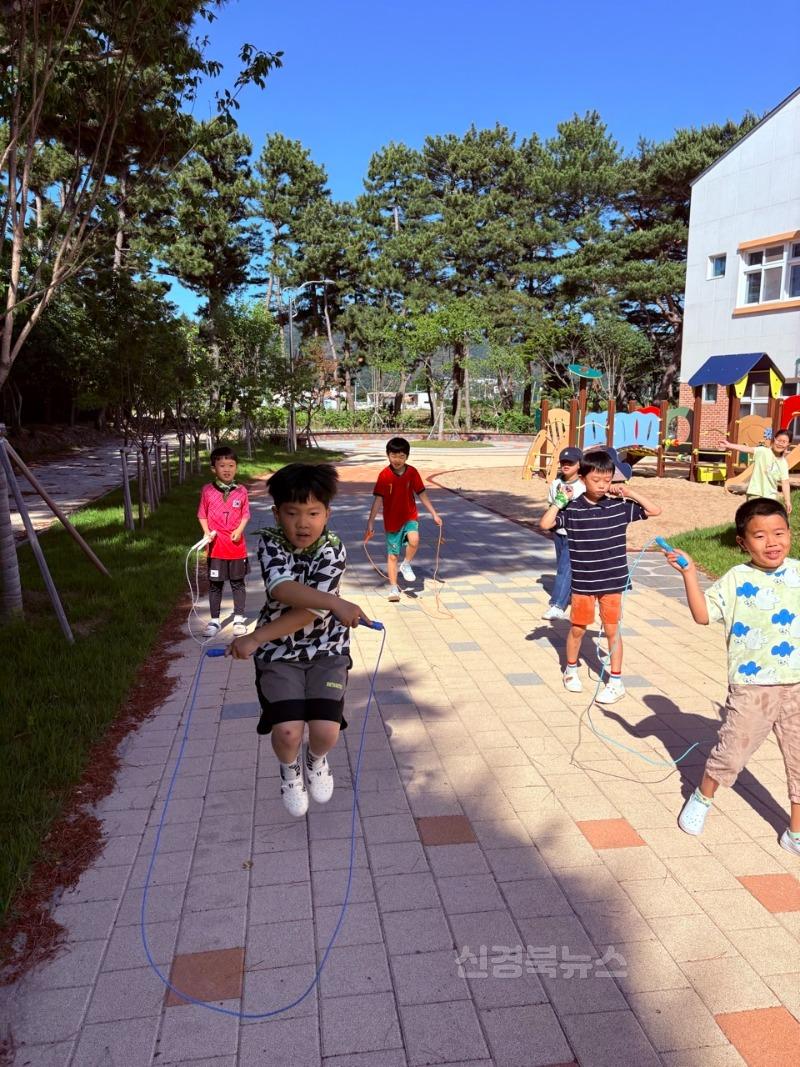 2.경북교육청, 67교 교육과정 선도학교 운영에 주력!(미래 역량 강화를 위한 창의적인 학교 교육과정 운영 지원)(놀이중심 교육과정 선도학교 운영 모습_포항 흥해서부초등학교)_01.jpg