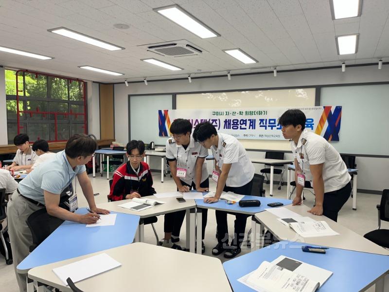 [교육청소년과]구미시  직업계고 3학년 대상 채용 연계형 직무교육 본격화(지산학희망더하기-한화시스템3.JPG