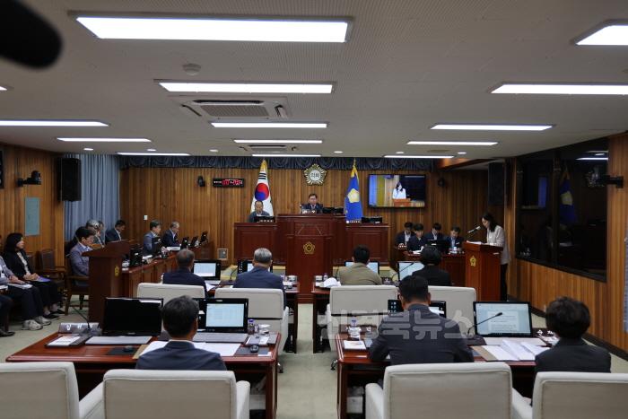 [크기변환]1.제285회 울진군의회 제1차 정례회 제1차 본회의.JPG
