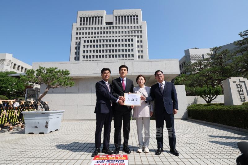 250611 포항시·지역 정치권, 대법원에 포항지진 정의 판결 촉구 호소문 전달1.jpg