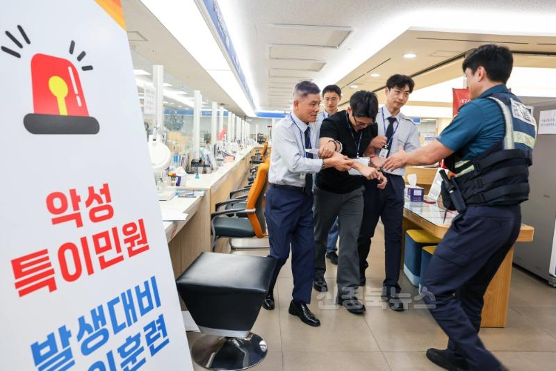대구 중구, 특이민원 발생 대비 모의훈련 실시… 민원현장 안전체계 강화(훈련사진) (2).jpg