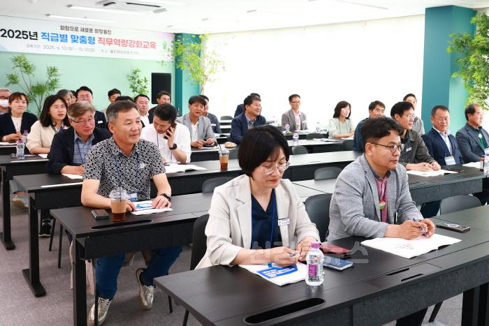 [크기변환]울진군, 교육으로 공직자의 경쟁력을 높이다(2025년 직급별 맞춤형 직무역량강화교육)2.JPG