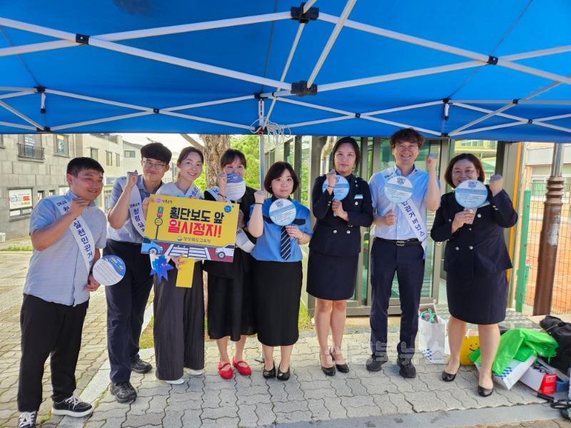 3.경북교육청, ‘안전한 스쿨존 청렴 캠페인’ 실시!(도청 신도시 일대서 청렴 캠페인 실시로 지역사회 청렴 문화 확산)_03.jpg