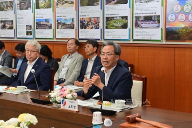 3-3 사진(영양군, 남북9축 고속도로 조기건설 촉구 정책토론회 참여).jpg