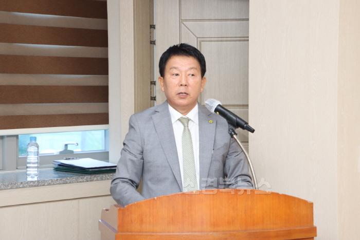 [크기변환]제12대 김덕수 신임 김천시새마을회장 선출-총무새마을과(사진1).jpg