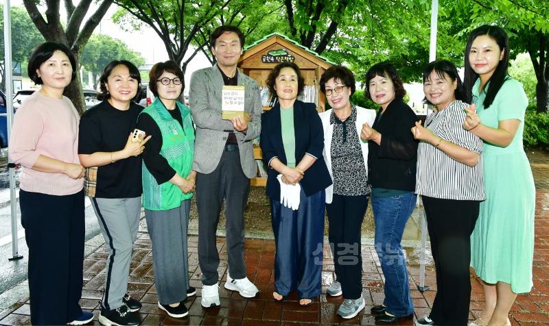 [경산시보도자료]경산시  공원 속 작은 책방 개장(2).JPG