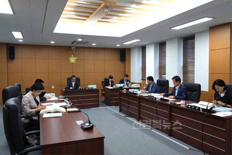 0616 제246회 제1차 정례회 제2차 예결위 보도자료 사진.JPG