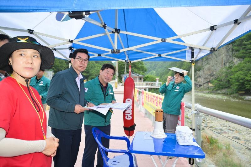 1-1_영덕군, 여름철 물놀이 관리지역 현장 안전 점검.jpg