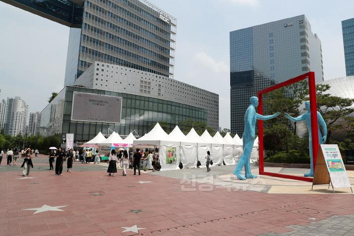 [크기변환]0618 권기창 안동시장  산불피해 복구 위한 서울 ‘희망장터’ 방문해 관심 당부 (3).jpg