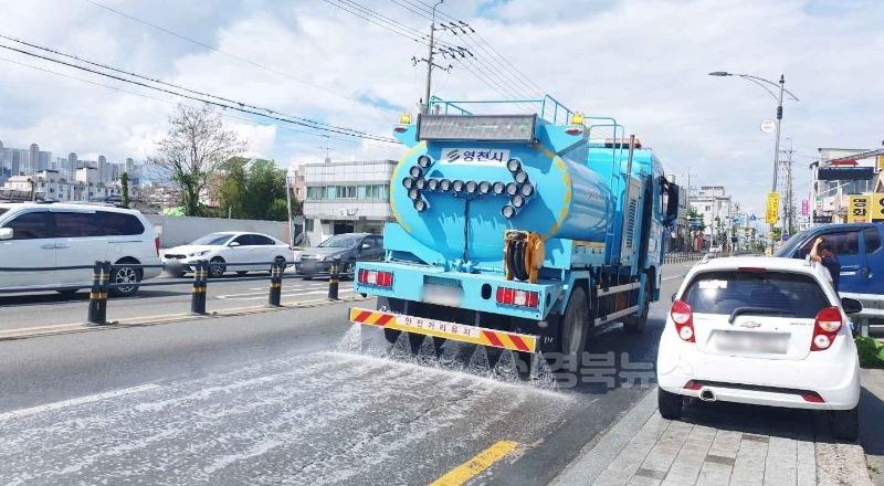 2 [사진] 영천시, 여름철 폭염대비 시가지 도로 살수작업 실시 (1).jpg
