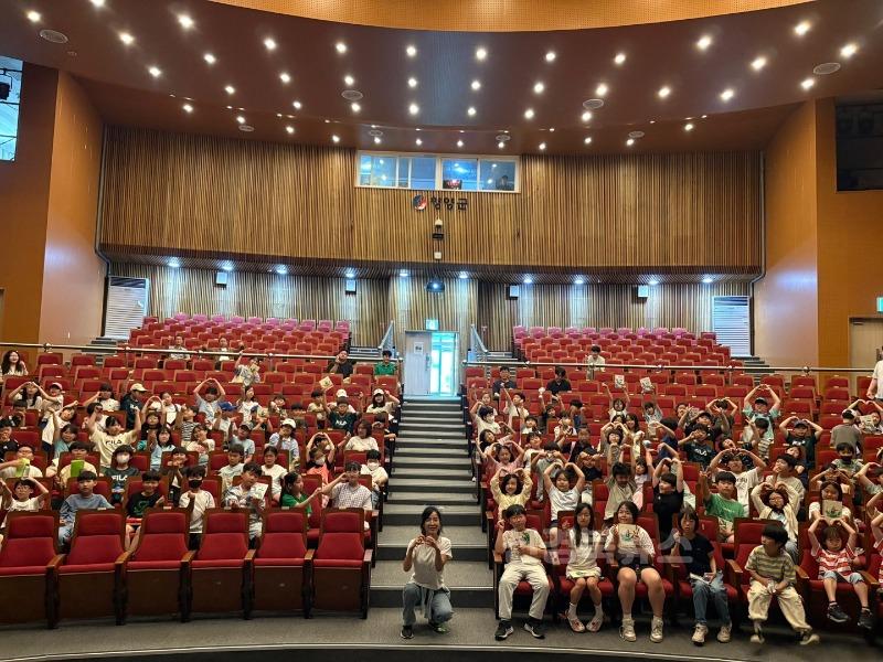 2025 동학년 책 나눔 잔치의 날 작가와의 만남 실시1.jpg