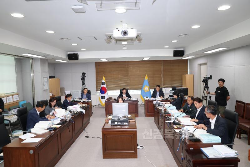 0618_행감사진(자치행정위).JPG