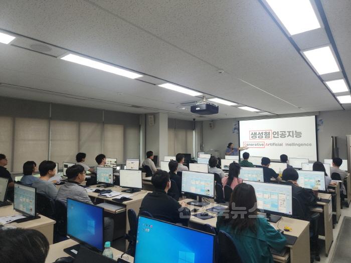 [크기변환]1. 봉화군, 공직자 대상 ‘디지털 역량강화 교육’ 실시 (2).JPG