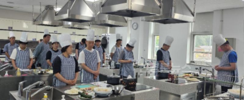 4-2. 상반기 식습관 개선을 위한 저당요리교실 조리실습.jpg