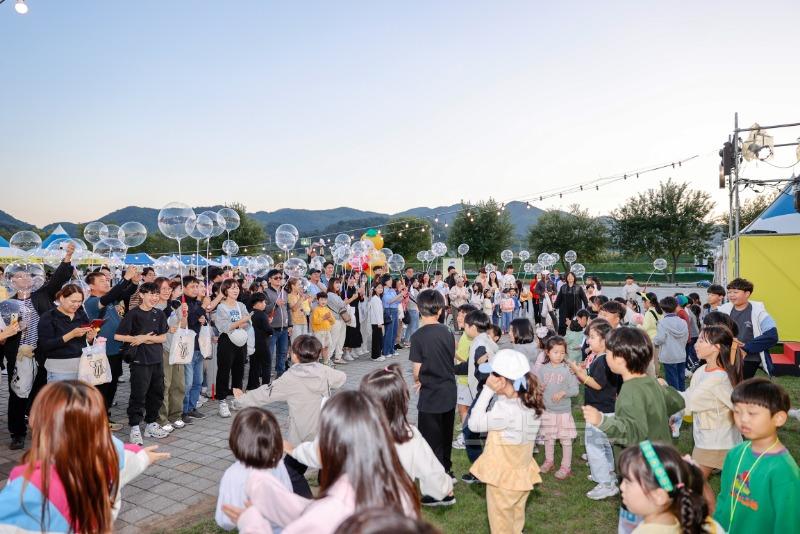 성주군사진(「트윙클 성주! 성밖숲 나이트 워킹」 행사 개최)-2.jpg