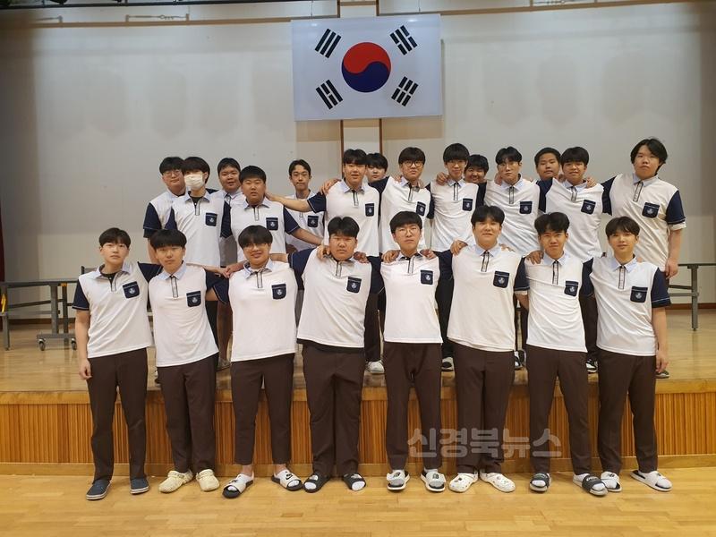 [대창고] 26회 졸업생 이상연 회장의 신입생을 위한 생활복 지원금 기부 (1).jpg