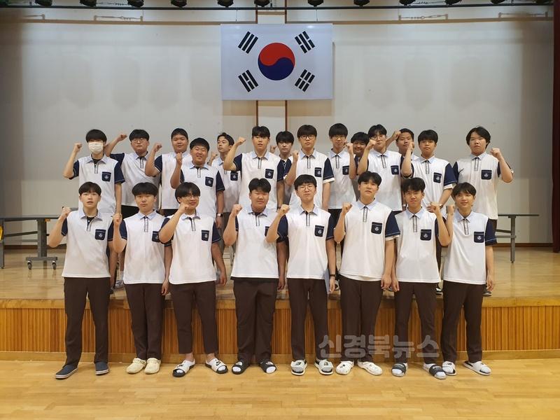 [대창고] 26회 졸업생 이상연 회장의 신입생을 위한 생활복 지원금 기부 (2).jpg