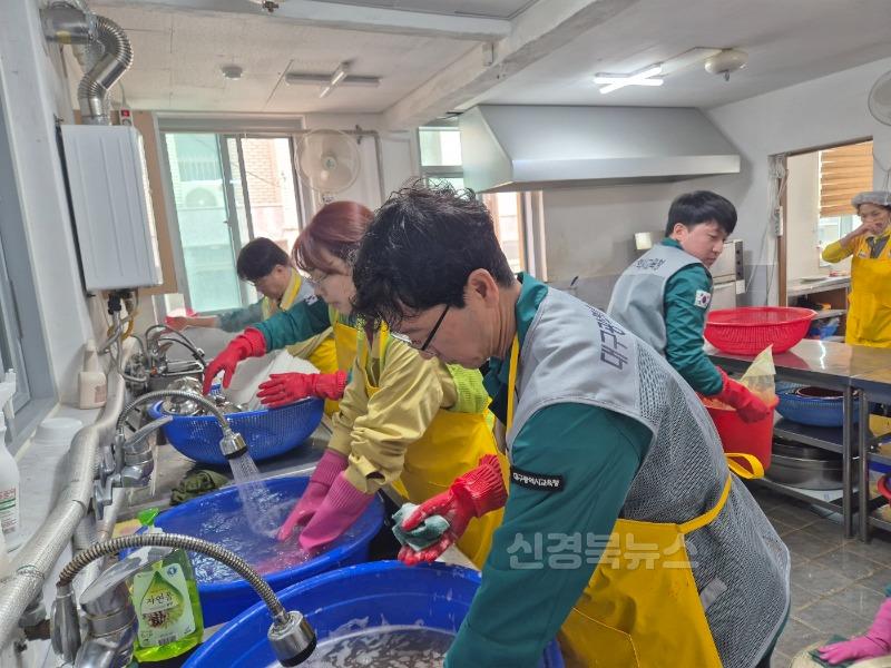 3. 대구시교육청, 영남권 산불 피해 복구를 위해 4천4백만 원 지원-안동급식봉사2.jpg