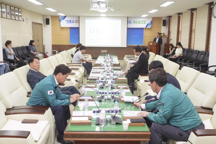 [크기변환]위기청소년보호및_통합지원체계구축_연구용역_착수보고회(문화복지정책연구회) (3).jpg