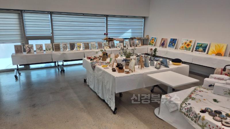 영주-5-2 (참고사진) 지난해 영주시평생학습센터 시민교육 작품전시 모습.jpg