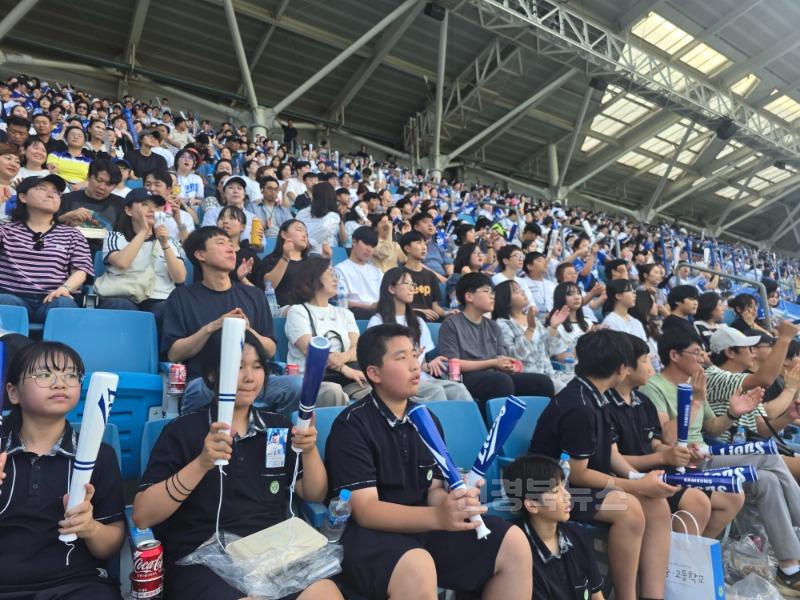 [금천중]금천중, 매전중과 함께 공동교육과정으로 교육공동체 야구장 체험학습 실시2.jpg