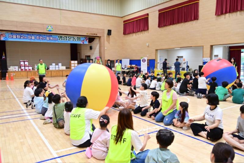250623보도자료(청송군, 마을학교와 지역 주민이 함께하는 명랑운동회 개최) (2).jpg