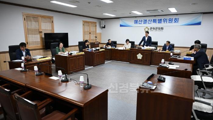 [크기변환]250623_추가2_군위군의회 제291회 정례회 예결특위_의회사무과.jpg