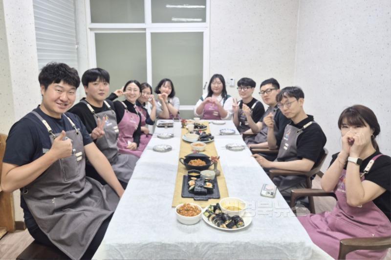 250624보도자료(청송군가족센터, 1인 청년가구 대상 '온가족요리교실' 운영) (3).jpg