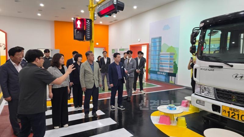 보도사진_2._20250623_의성안전체험관_현지확인_방문(교육위원회).jpg