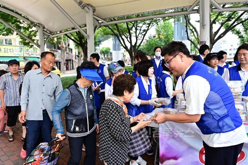 ★동구-2-행정지원과(한국자유총연맹6.25전쟁음식재현)2.JPG