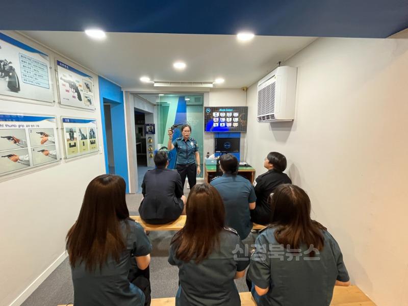 김천시 학교밖청소년지원센터, 구미 경찰학교 견학-가족행복과(사진2).jpg