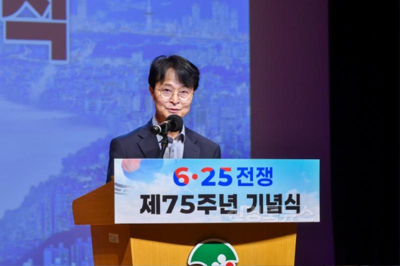 영주-2-5 이재훈 영주시장 권한대행이 환영사를 하고 있다.jpg