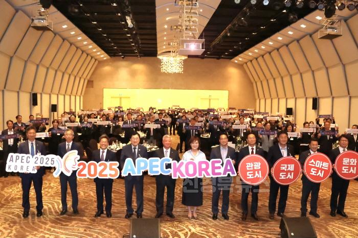 [크기변환]25일 경주 라한호텔에서 진행된 2025 상공대상 시상식.jpg