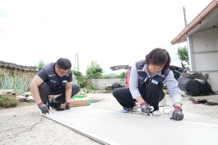 [크기변환]250627보도자료(민선8기 3주년 맞은 윤경희 청송군수, '살기 좋은 청송' 조성 구슬땀에 값진 성과 잇따라)-8282 민원처리반 운영.JPG