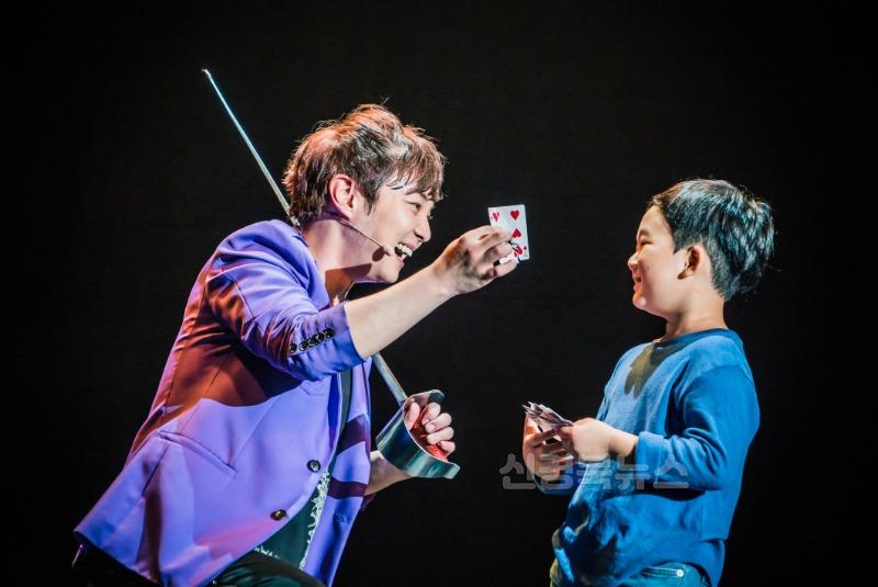문화재단_지역 경제에 기여한 최현우 마술쇼 미스티커스-2.jpg