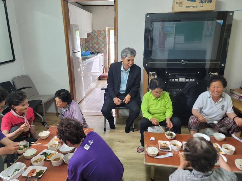 대덕면, 여름맞이 경로당 안부인사-대덕면(사진3).jpg