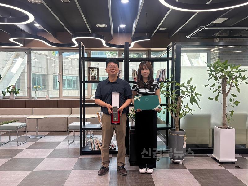 [붙임] 표창패 수여 사진.jpg