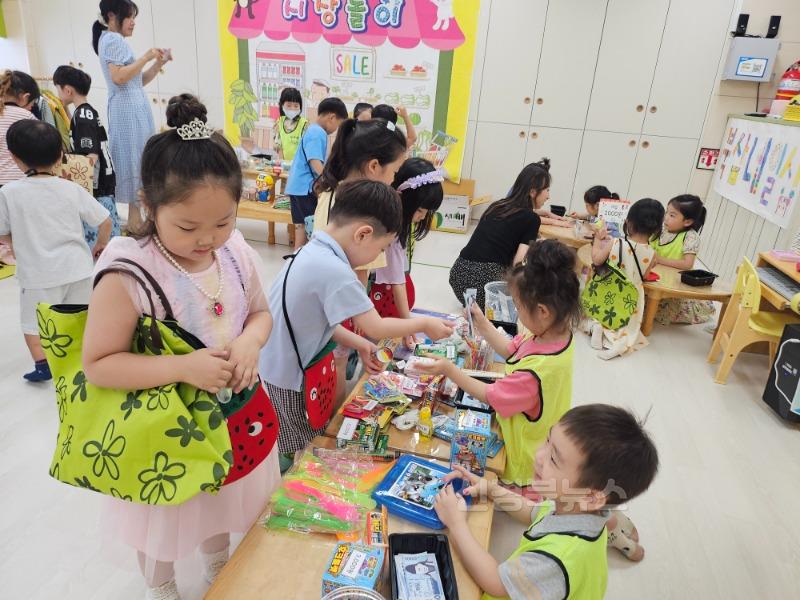 북삼초병설유_알뜰시장 놀이 사진(2).jpg