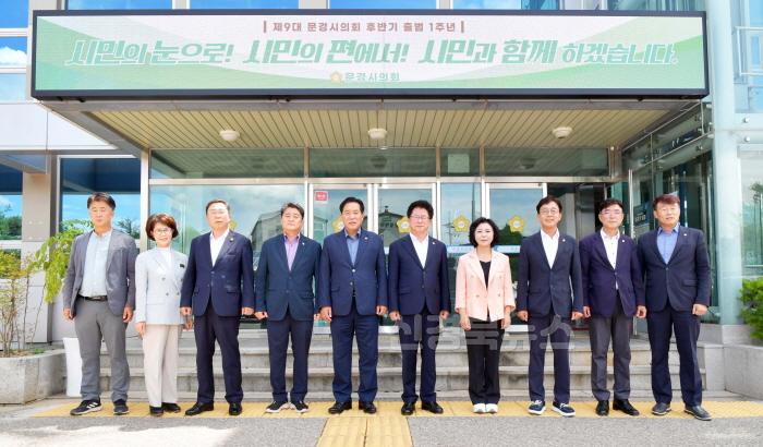 [크기변환]20250702 제9대 문경시의회 후반기 출범 1주년.jpg