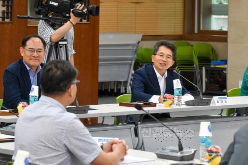영주-1-1 유정근 영주시장 권한대행이 드론산업육성 자문단 위촉식에서 발언하고 있다.jpg