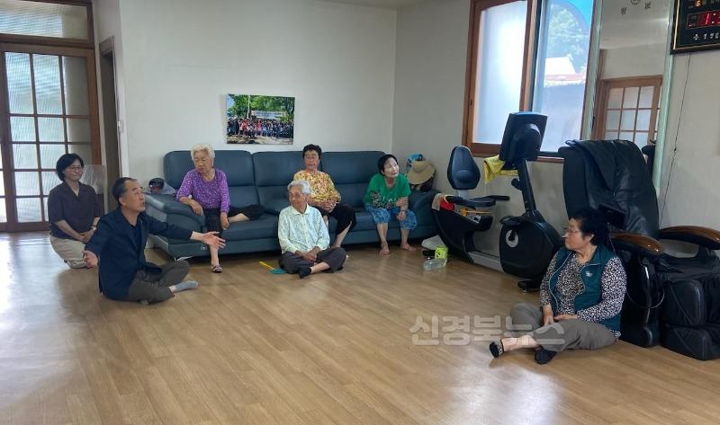 경산시 - 용성면장, 폭염대비 관내 경로당 방문 어르신 안부 확인.jpg