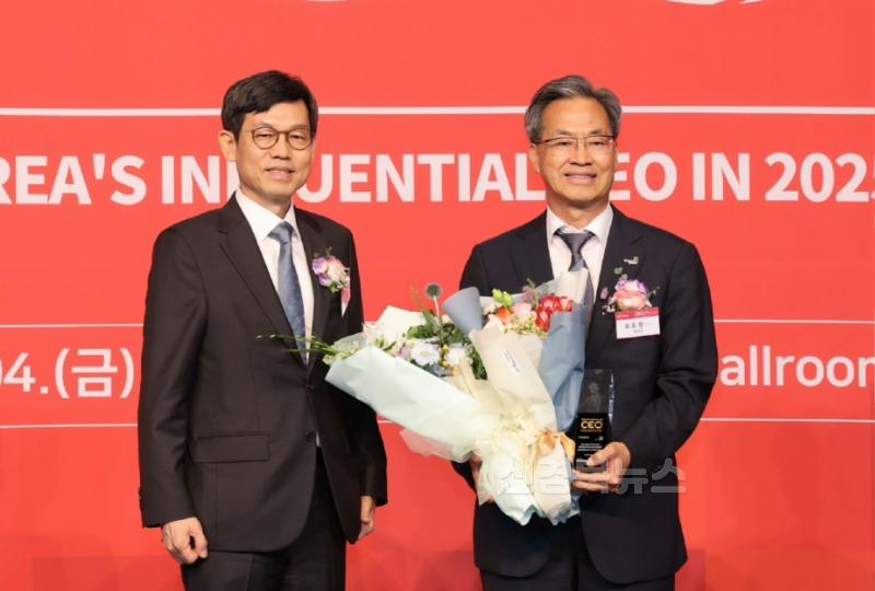 1-2 사진(오도창 군수, 한국의 영향력 있는 CEO선정).jpg