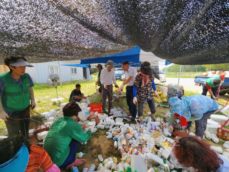 성주군사진(선남면 새마을회  자원모으기로 구슬땀 흘려)-2.jpg