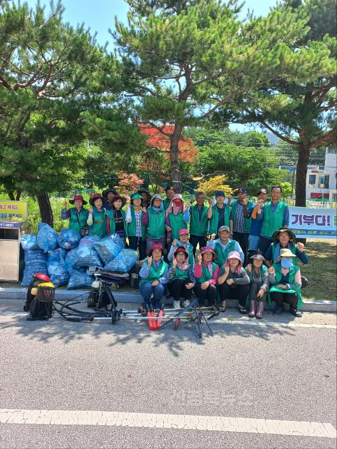 남면 새마을협의회 연도변 제초작업 실시-남면(사진1).jpg