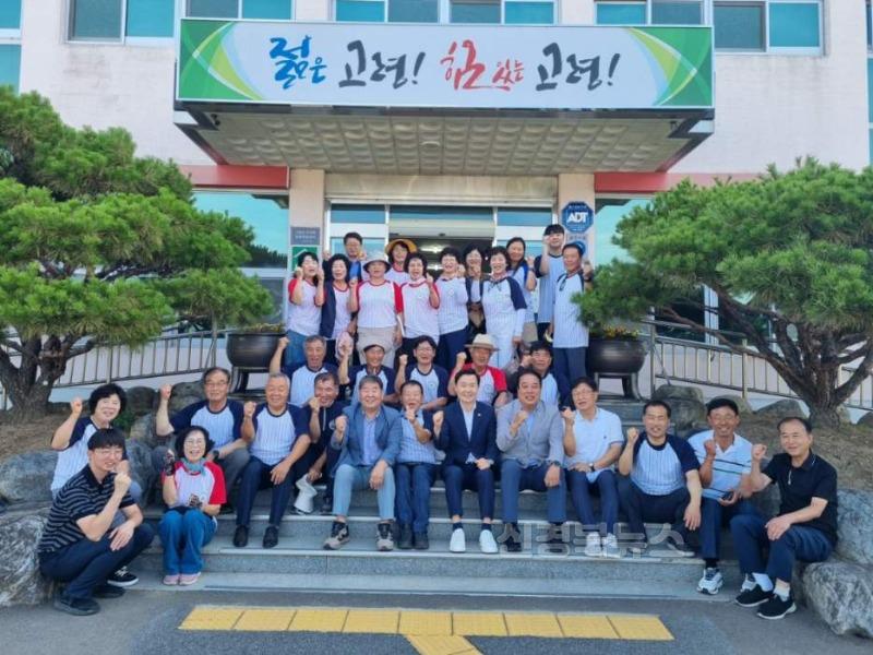 07.04-추가2 보도자료(우곡면지역사회보장협의체 선진지견학)(1).jpeg