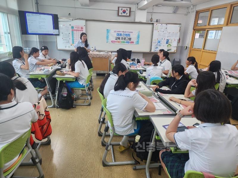 [문경여중]1학년 자유학기 진로 체험 활동 사진4.jpg