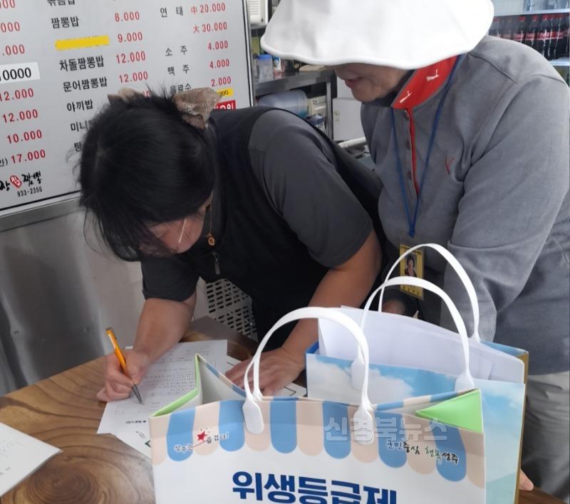성주군사진(행락철 식중독 예방을 위한 사전홍보활동 실시).jpg