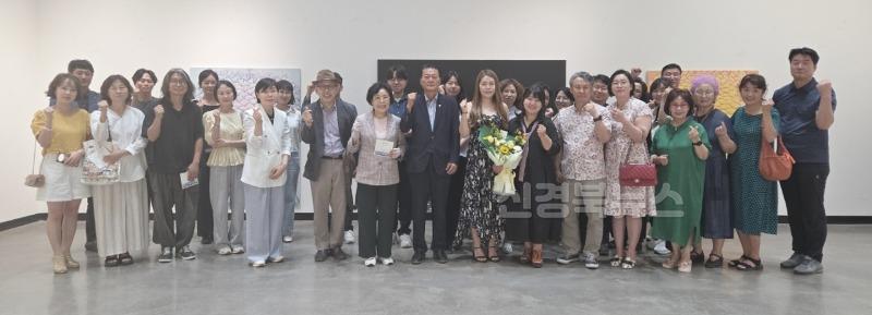 9 [사진] 영천 별무리아트센터, 2인 회화작가 초대전 ‘별별정원’ 개막 (1).JPG